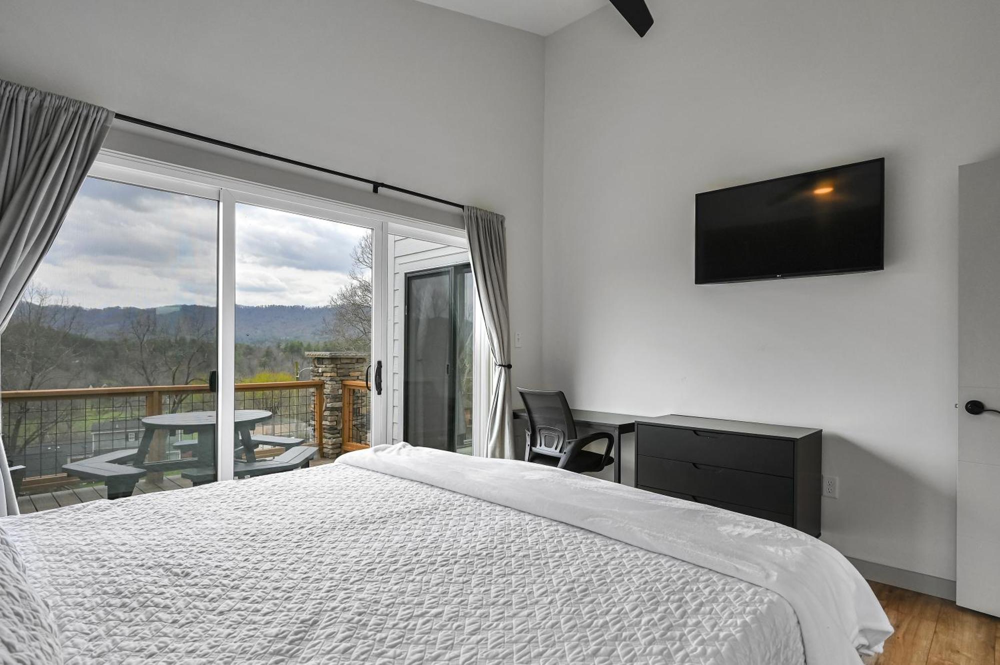 Mon Tresor, Modern Mountain Views With Deck Villa Weaverville Exterior photo